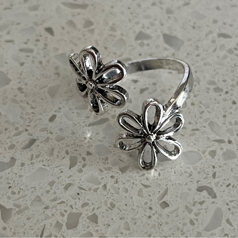Vintage Bohemian Style Hollow Flowers Open Adjustable Size Ring - Picture 4 of 8